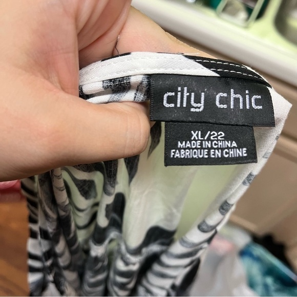 City Chic Phi Phi Palm Print Ivory Button Dress XL 22 N - Picture 6 of 7